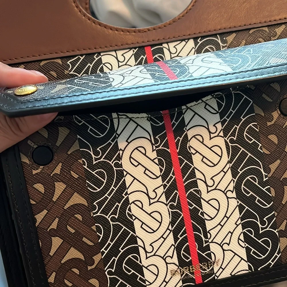 Burberry small handle bag 1 free wallet - Picture 4 of 15